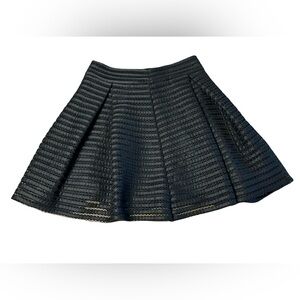 Express Black Pleated Flare Lined Mini Skirt Women’s Waist 26” Size 2